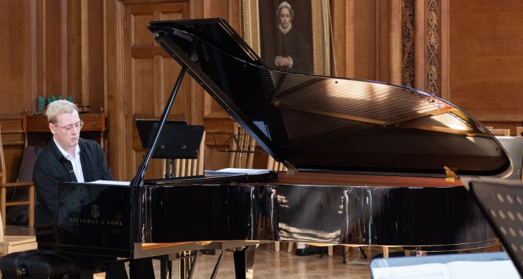Edd Campbell-Rowntree performing at the May Week Concert in Great Hall