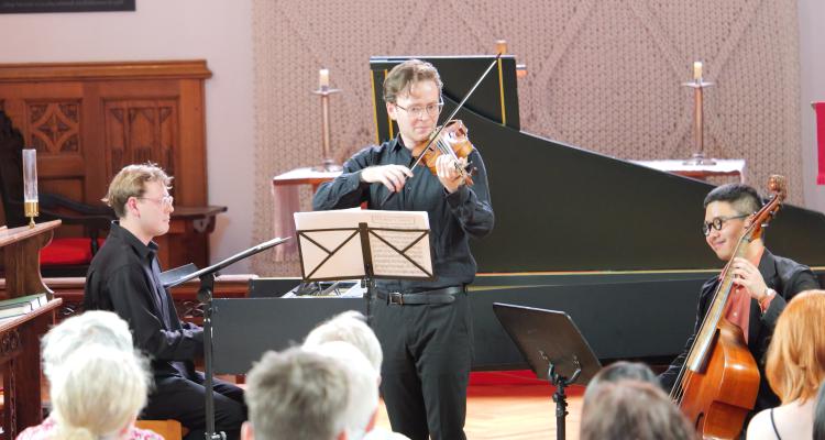 Les Acolytes performing in Girton College Chapel